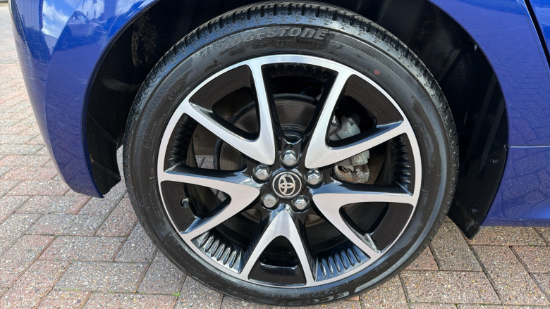 Toyota Yaris 1.5 Hybrid Dynamic 5dr CVT Hybrid Hatchback